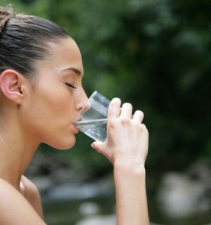 Ինչպես վարժվել ավելի շատ ջուր խմելուն