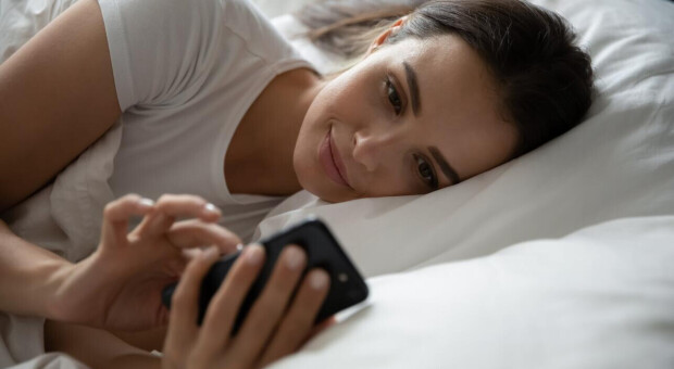Վնասակա՞ր է արդյոք հեռախոսը մահճակալի մոտ թողնել քնած ժամանակ